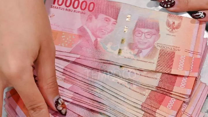 Rupiah Ambruk ke Rp17.353 per Dolar AS, Terlemah Sepanjang Sejarah