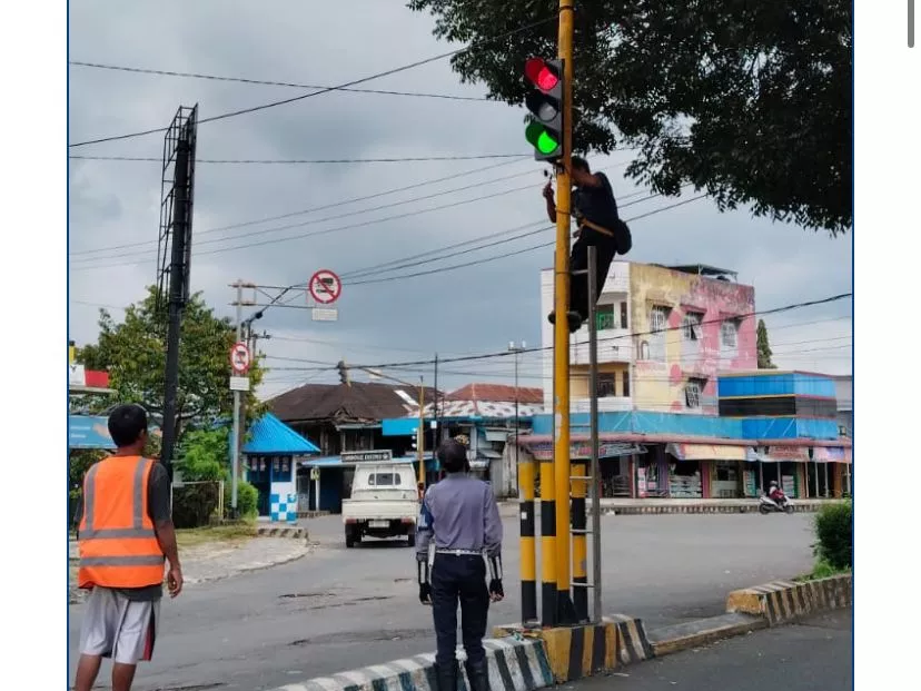 Jelang Mudik Lebaran, Dua Traffic Light di Curup Diperbaiki