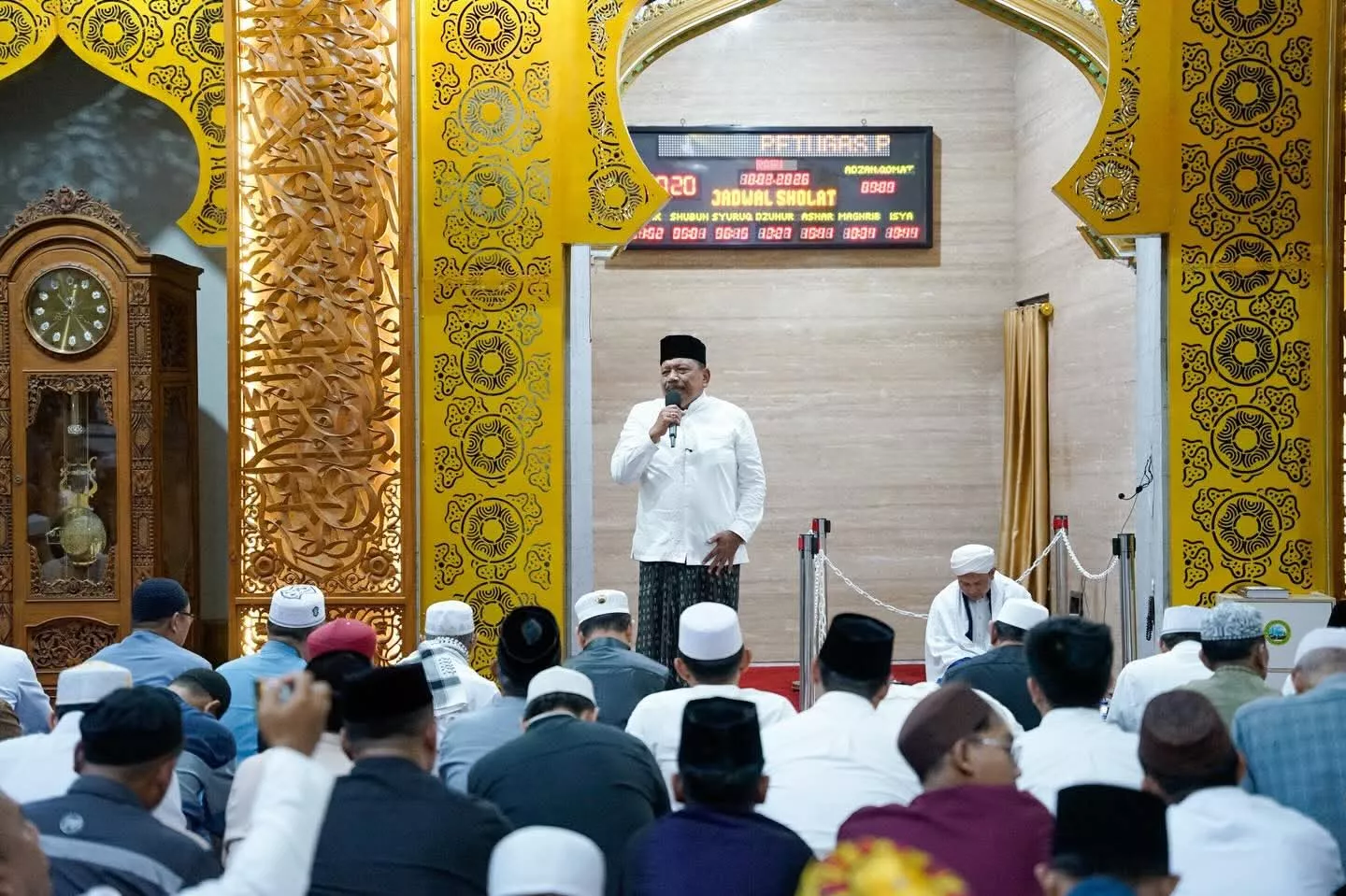 Wakil Gubernur Bengkulu Hadiri Tarawih Perdana di Masjid Baitul Izzah, Ajak OPD Berkolaborasi Bantu Rakyat