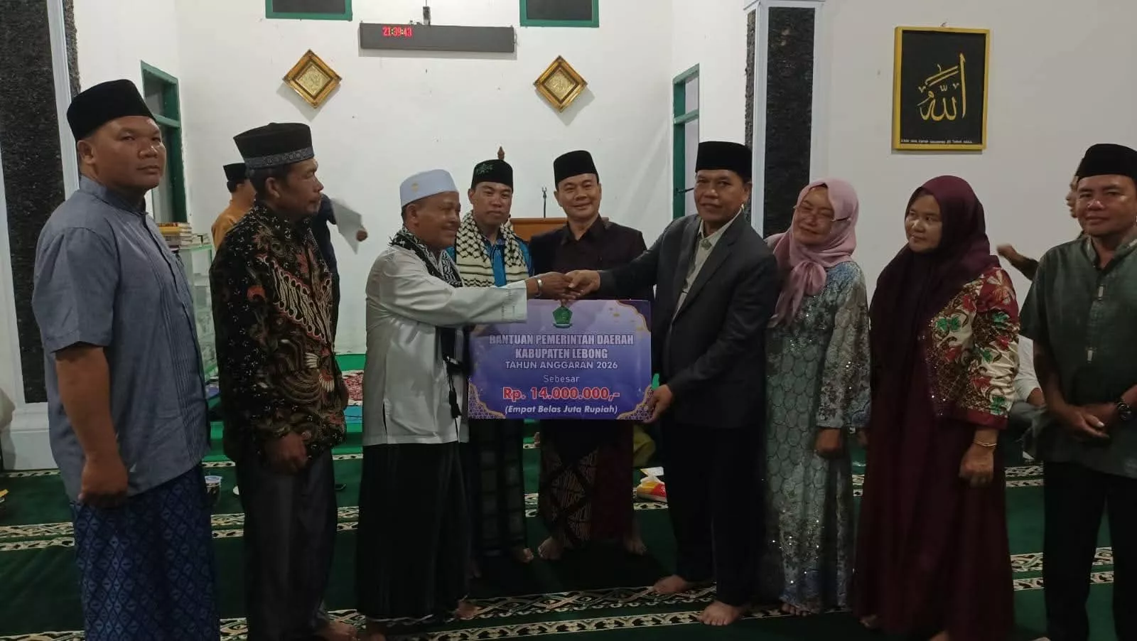 Safari Ramadhan Pemkab Lebong Berlanjut di Lebong Selatan, Bupati Salurkan Bantuan untuk Masjid dan Warga