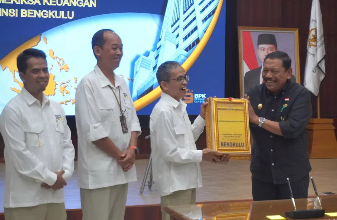 Pemprov Bengkulu Serahkan LKPD 2025, Tegaskan Komitmen Transparansi Keuangan Daerah