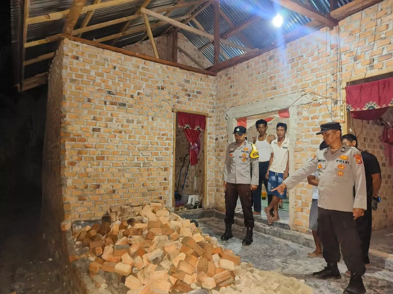 Angin Puting Beliung Terjang Desa Merantau Rejang Lebong, Dinding Rumah Warga Roboh