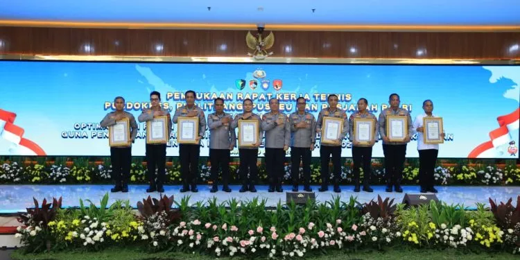 Polda Bengkulu Raih Penghargaan Kapolri sebagai Satker Terbaik Juara 1 Survei Kepuasan Masyarakat Tahun 2025