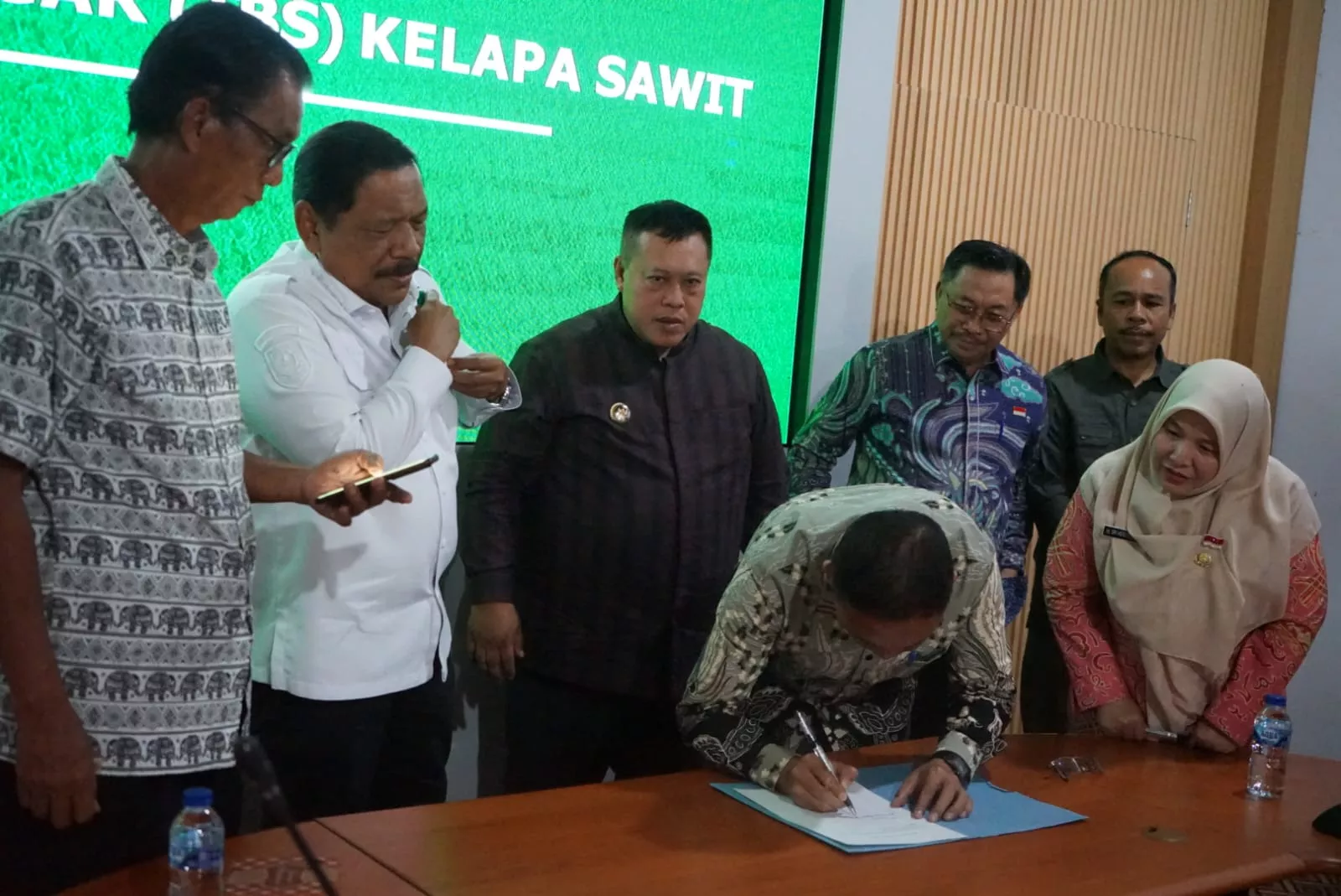 Setelah Harga Sawit Merosot,  Belasan Perusahaan di Mukomuko Sepakat Ikuti Harga Rp3.465/Kg