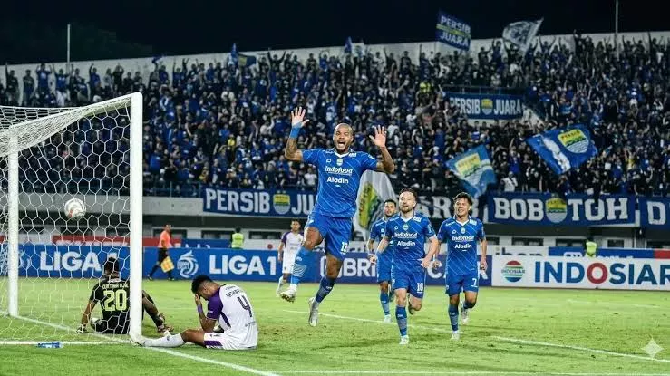 Persib Ambil Napas di Puncak, Bojan Hodak Liburkan Pemain Saat Jeda Kompetisi
