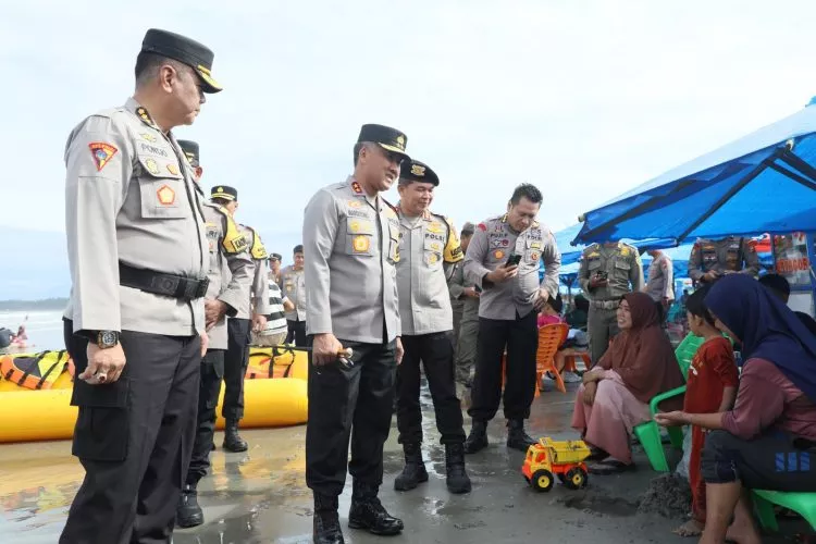 Pastikan Waktu Liburan Masyarakat Aman, Kapolda Tinjau Langsung Objek Vital di Bengkulu