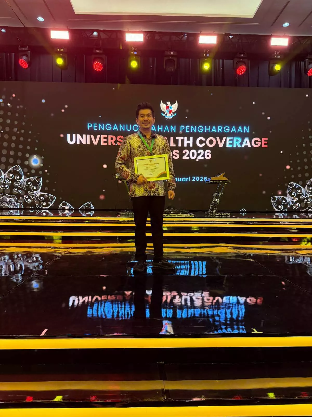 Berhasil Lampaui Target Kepesertaan JKN, Bupati Arie Raih UHC Award 2026 Kategori Pratama
