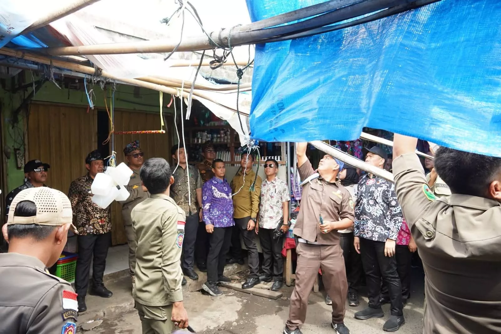 Dedy Wahyudi Turun Tangan, Pemkot Bengkulu Tertibkan Lapak Liar di Jalur Vital Pasar dan Mega Mall