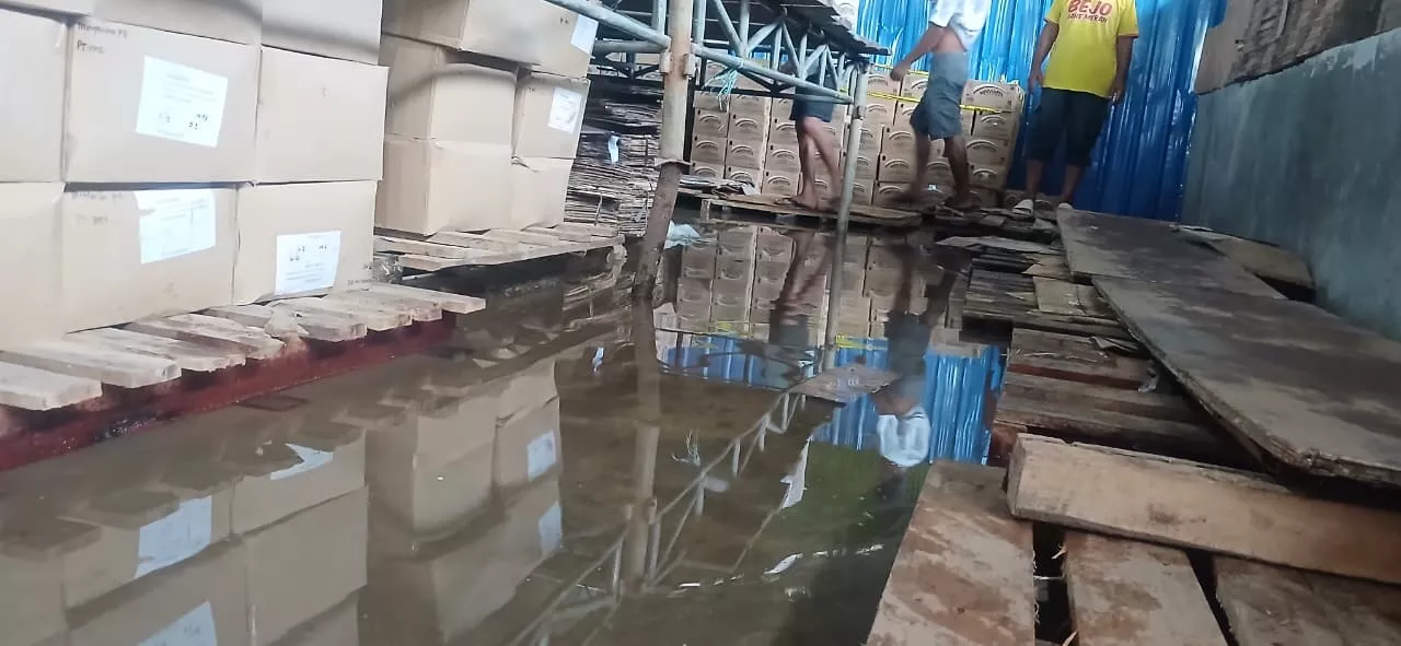 Digerebek Polisi! Gudang Minyak Diduga Oplosan di Bengkulu, Ratusan Kemasan Disita