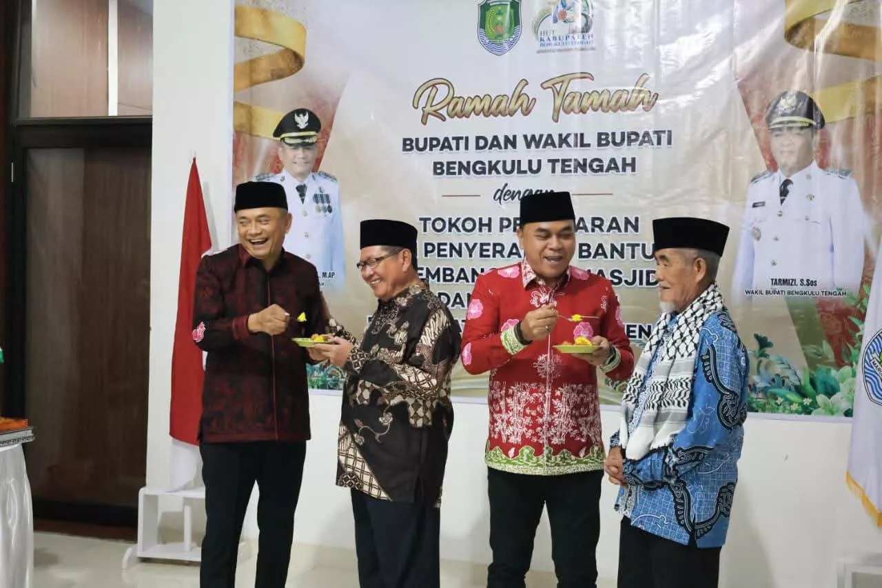 Tanpa Mereka Bengkulu Tengah Tak Akan Berdiri, Bupati Rachmat Riyanto Beri Penghargaan di HUT ke-18
