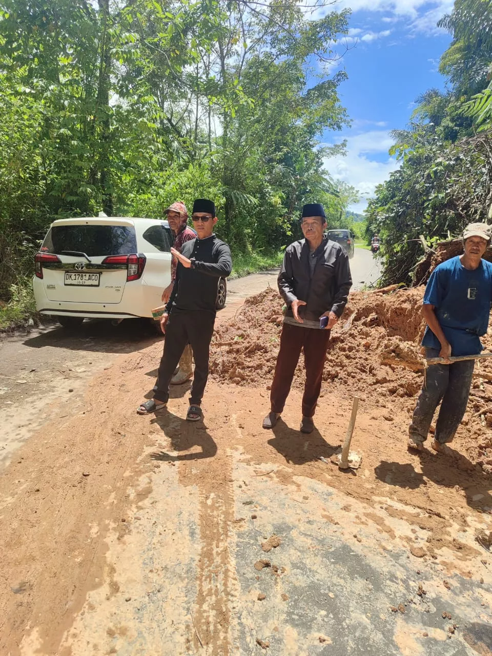 Breaking News: Tanah longsor di Jalan Lintas Curup-Muara Aman, Petugas Berlakukan Sistem Buka Tutup