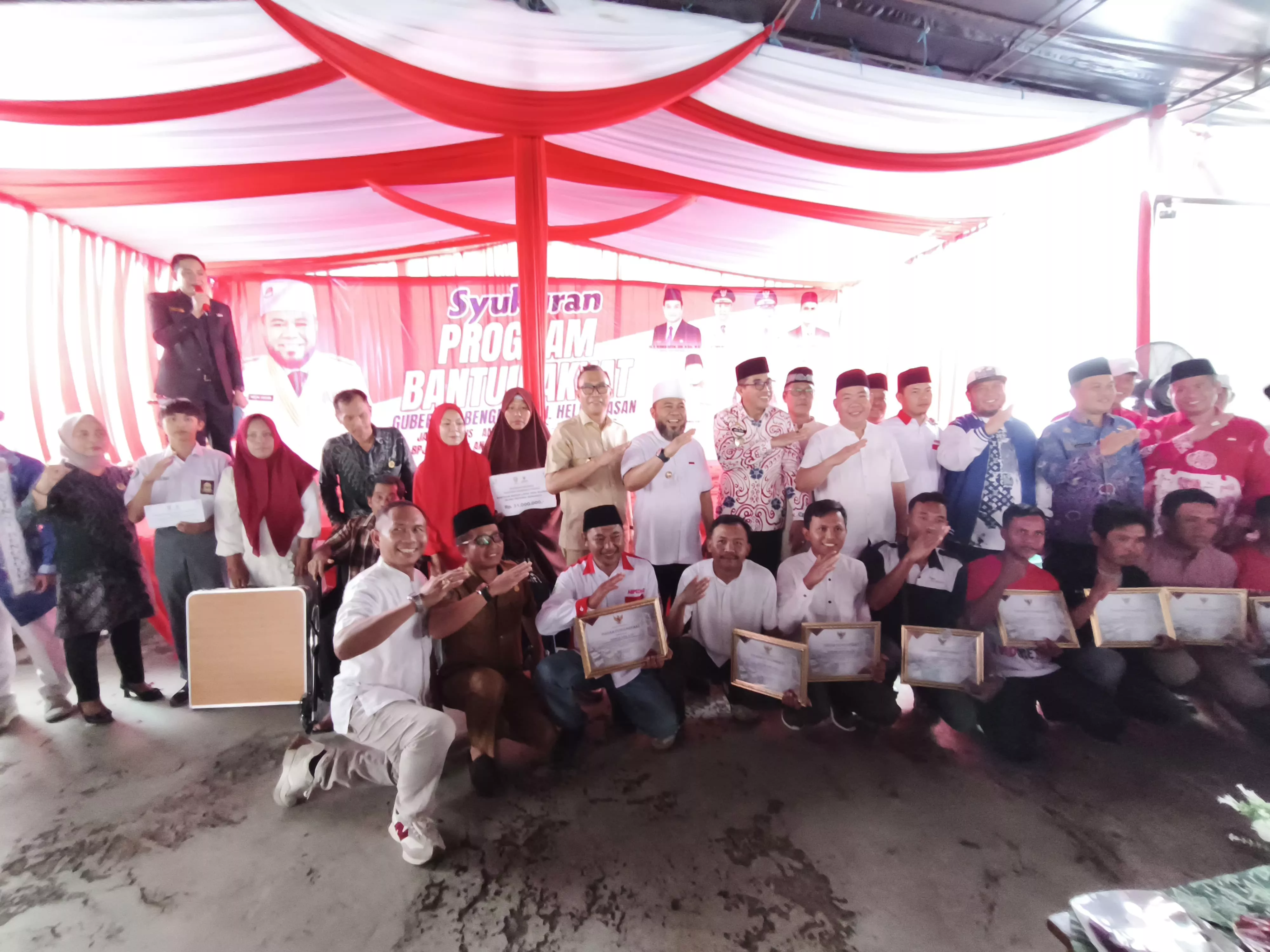 Jalan Dibangun Gubernur Helmi Hasan, Warga Kepahiang Potong Dua Ekor Kerbau