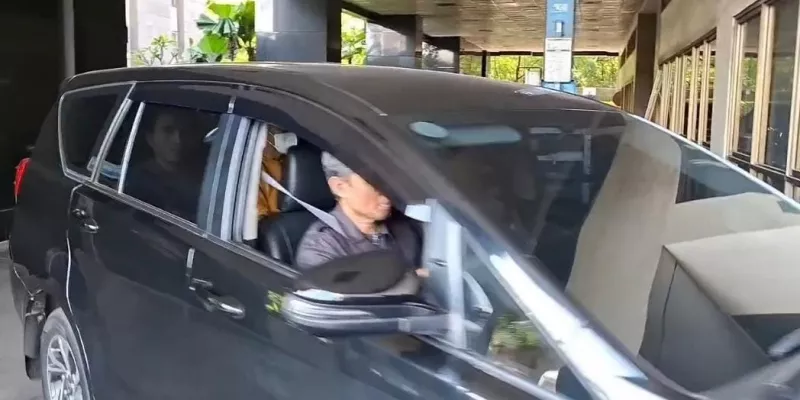 Bupati Rejang Lebong M. Fikri Thobari Tiba di Gedung KPK Usai Terjaring OTT