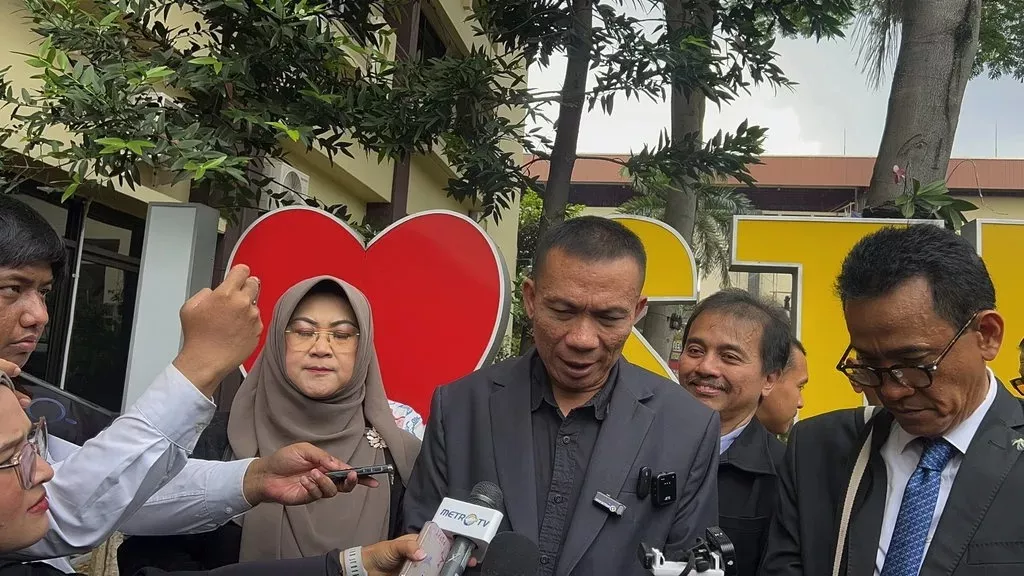 Dari Apartemen hingga Rumah, Roy Suryo dan Dokter Tifa Dijemput Polisi Secara Mendadak