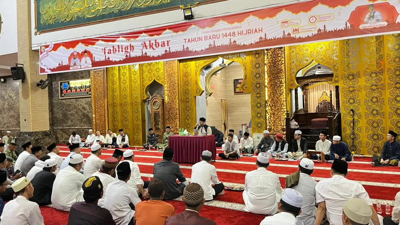 Ratusan Jamaah Padati Masjid Raya Baitul Izzah! Habib Ahmad Al Habsyi Sampaikan Pesan Menyentuh Sambut Tahun Baru Islam 1448 H