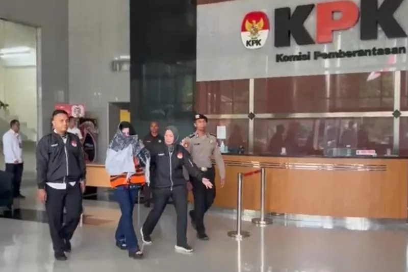 Keluar Pakai Rompi Oranye, Fadia Arafiq Bantah OTT: “Tak Ada Uang Disita!”