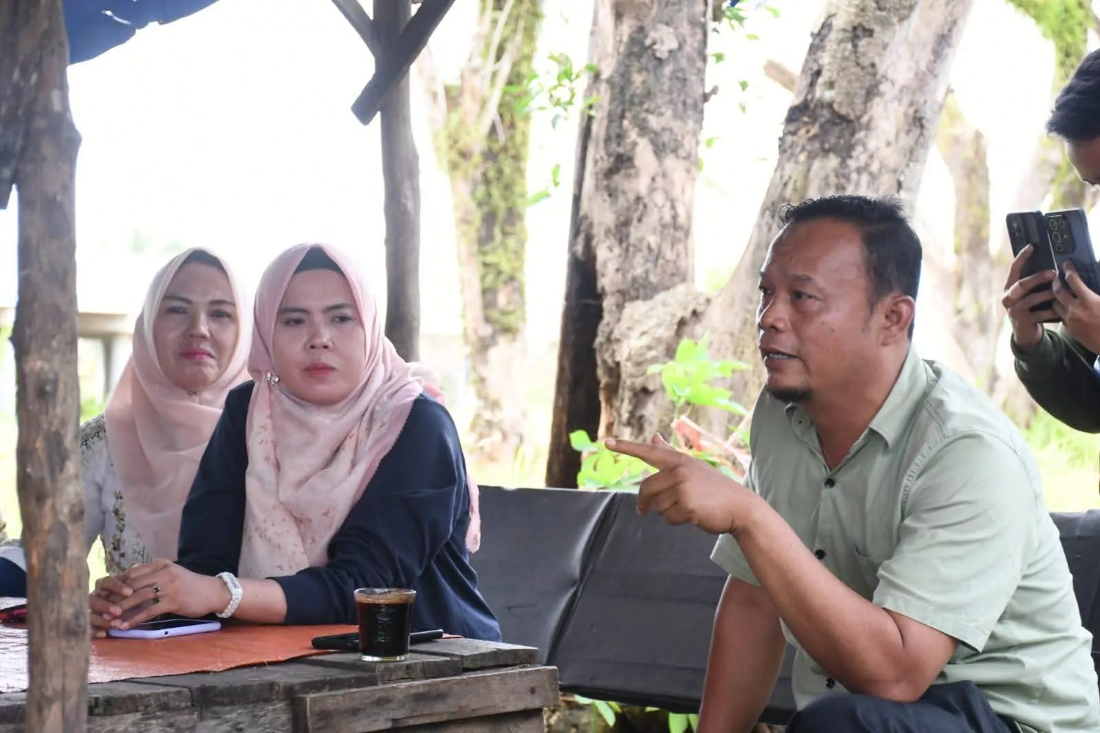 Alasan Penjaga Warung di Danau Dendam Tak Sudah Jual Es Teh Rp 15 Ribu