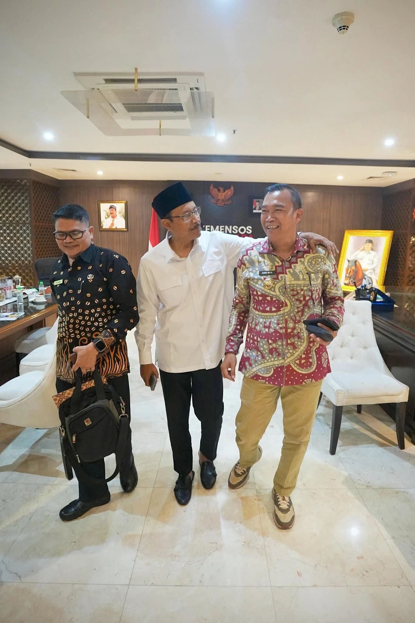 Bertemu Mensos, Bupati Zurdi Nata Pengentasan Kemiskinan dan Sekolah Rakyat