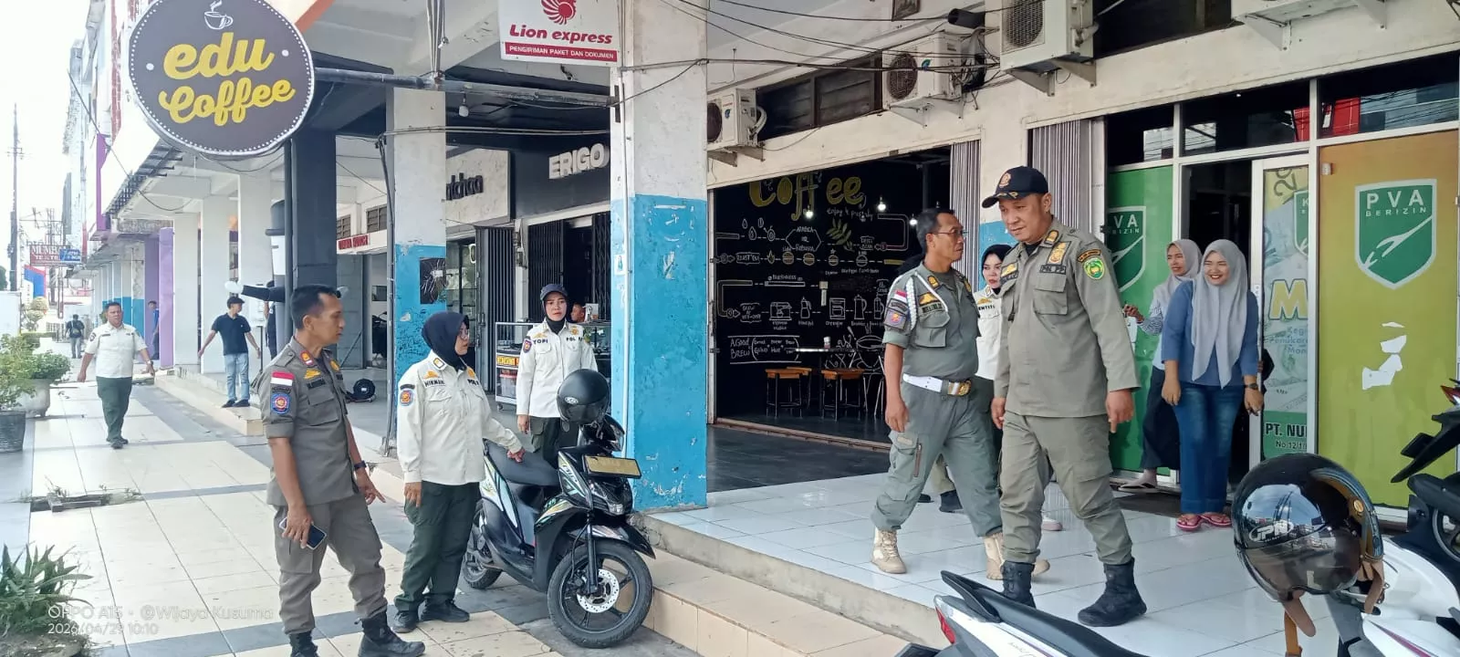 Satpol PP Kota Bengkulu Tertibkan Parkir Liar dan Pedagang yang Gunakan Trotoar