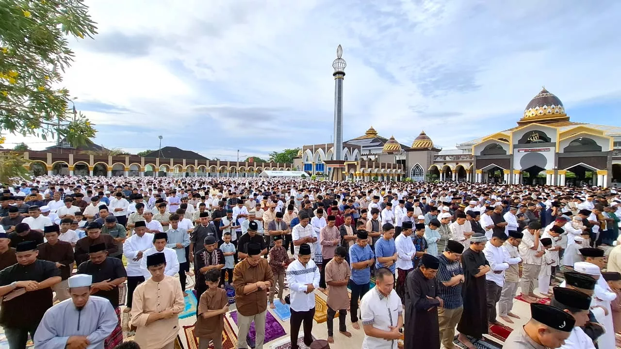 Salat Idulfitri di Baitul Izzah Bengkulu Penuh Khidmat, Semangat “Bantu Rakyat” Menggema