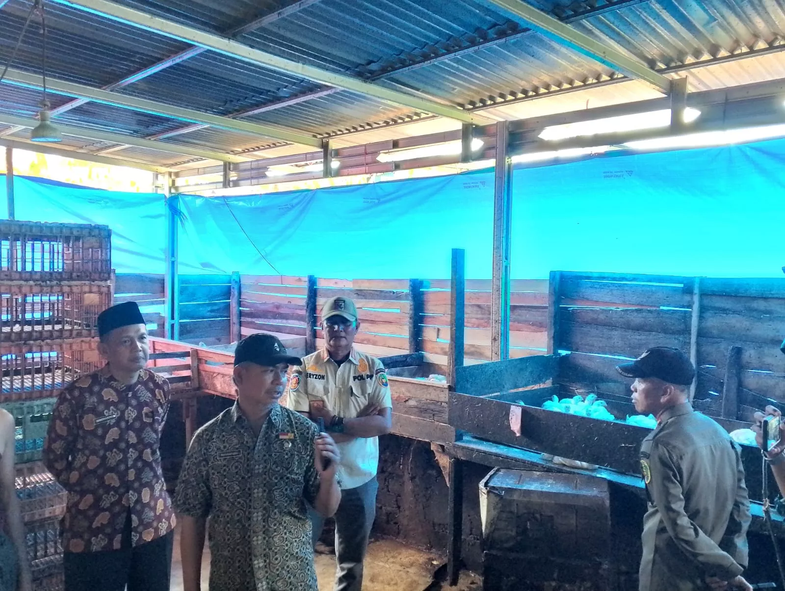 Warga Padang Nangka Keluhkan Kebisingan dan Bau Limbah Usaha Ayam Potong, Satpol PP Turun Tangan