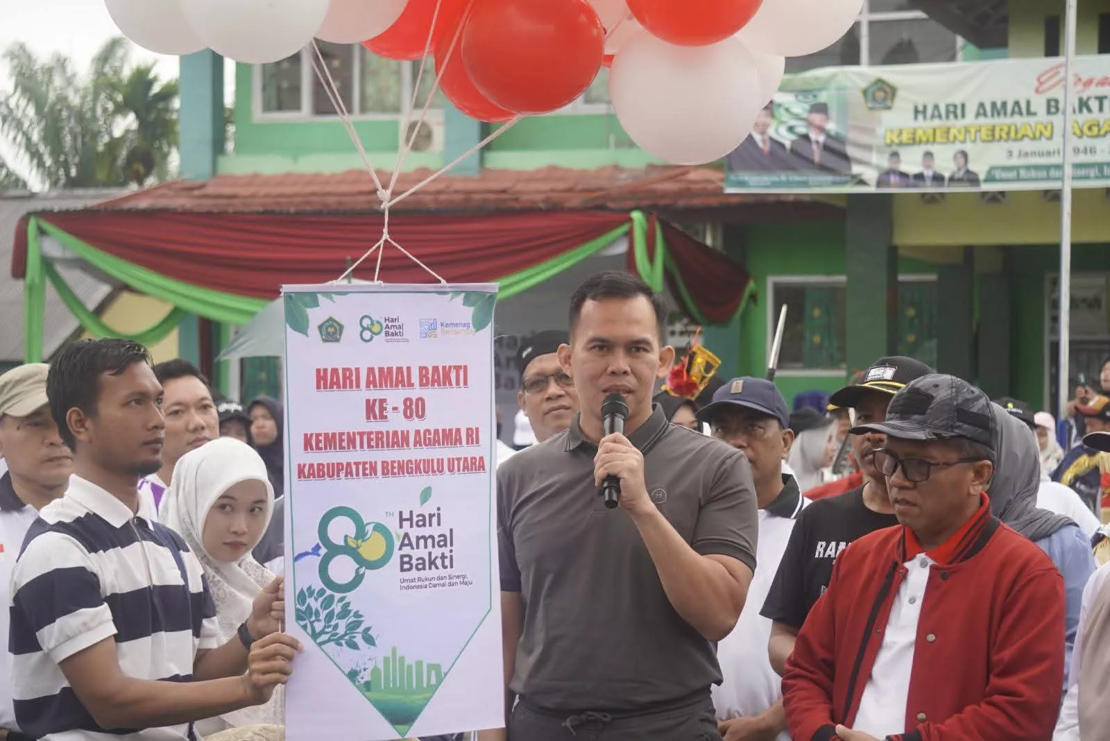 Jalan Sehat Kerukunan di Bengkulu Utara Diwarnai Hujan