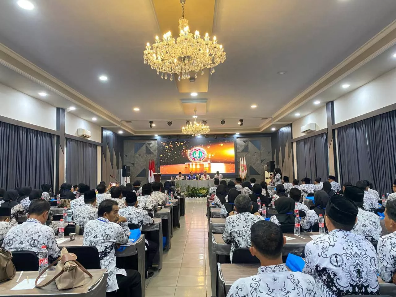 Tantangan Pendidikan Makin Berat, Sekda Bengkulu Tengah Sampaikan Pesan Penting di Konkerkab PGRI
