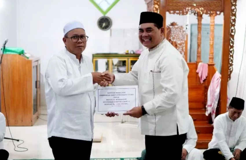 Safari Ramadhan di Masjid Al Munawarah, Bupati Barito Utara Serahkan Hibah Rp 1 Miliar