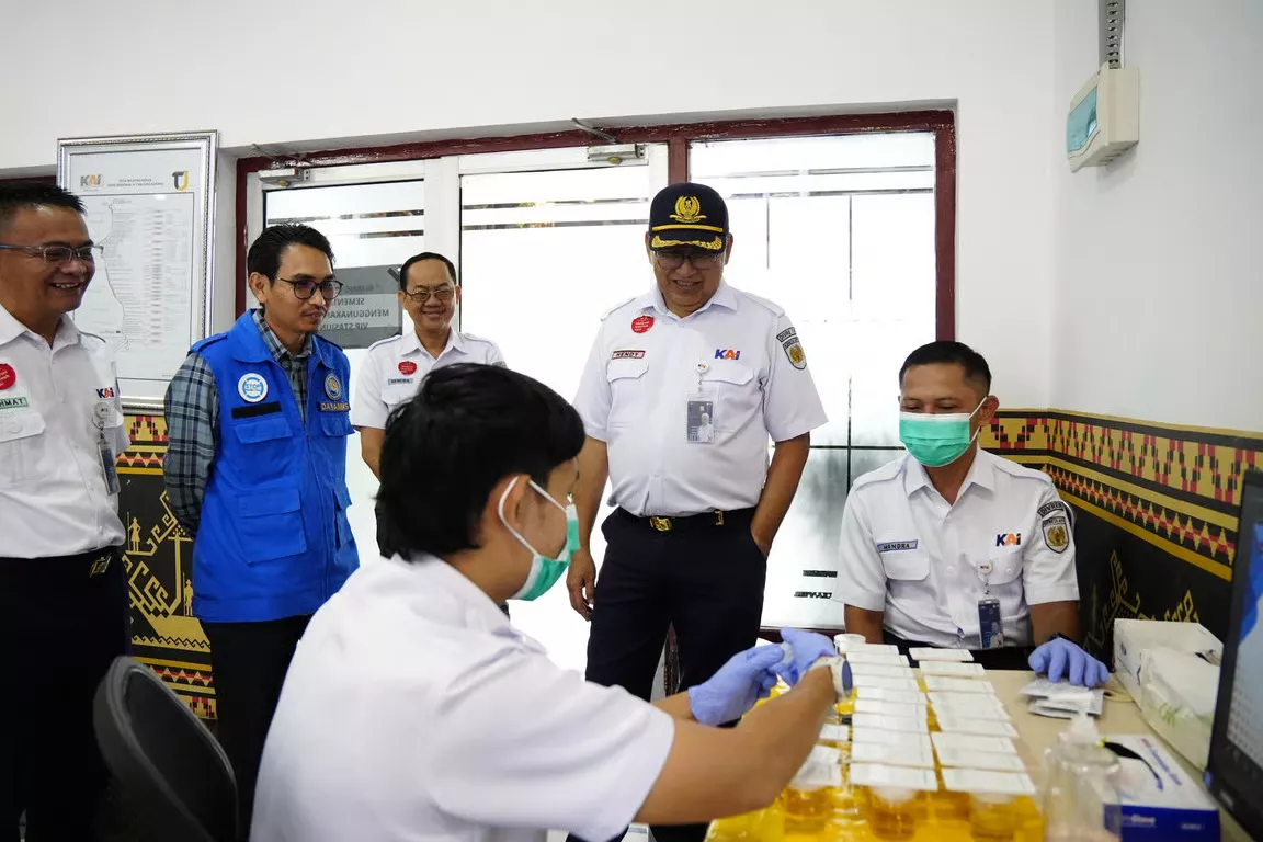 Pastikan Angkutan Lebaran 2026 Aman, KAI Divre IV Tanjungkarang Gandeng BNN Lampung Gelar Tes Narkoba Petugas KA