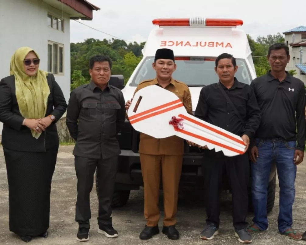 Wabup Rahmanto Serahkan Ambulans Saat Buka Musrenbang di Laung Tuhup