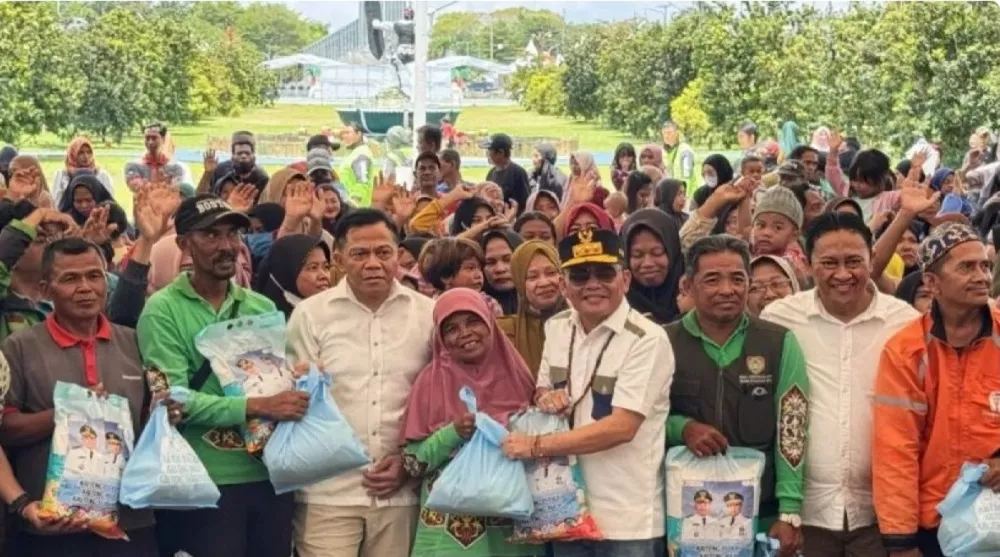 Bagikan Ribuan Sembako untuk Ojol, Agustiar: Ini Uang Rakyat