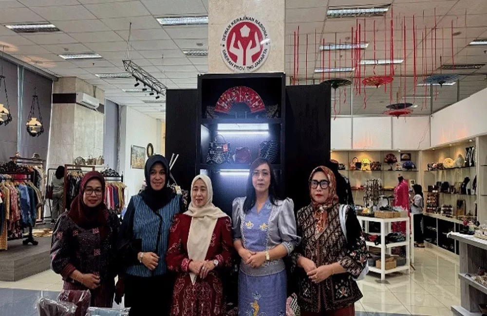 Kunjungi Galeri Dekranasda DKI Jakarta, Maya Savitri Shalahuddin: Jadi Contoh Pengembangan Kerajinan Daerah 