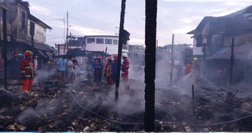 Kebakaran Hebat Hanguskan Pasar Segiri, Perlu Waktu 2,5 Jam Jinakkan Api