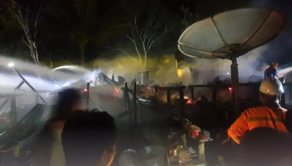 Lagi Istirahat, Karyawan Rea Kaltim Panik, Ternyata Barak Mereka Sudah Dijilat Api