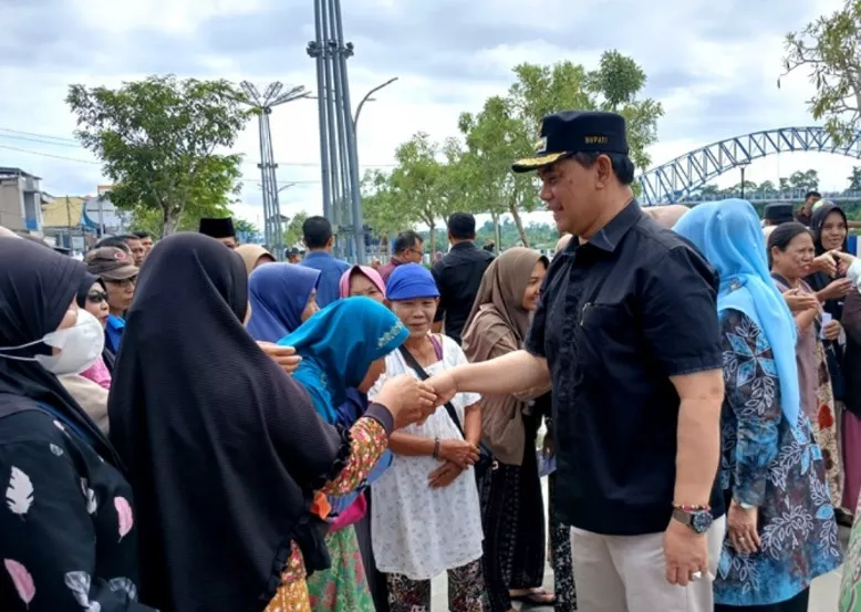 Pemkab Barito Utara Gelar Pasar Murah dan Bagikan Sembako Gratis di Sejumlah Titik