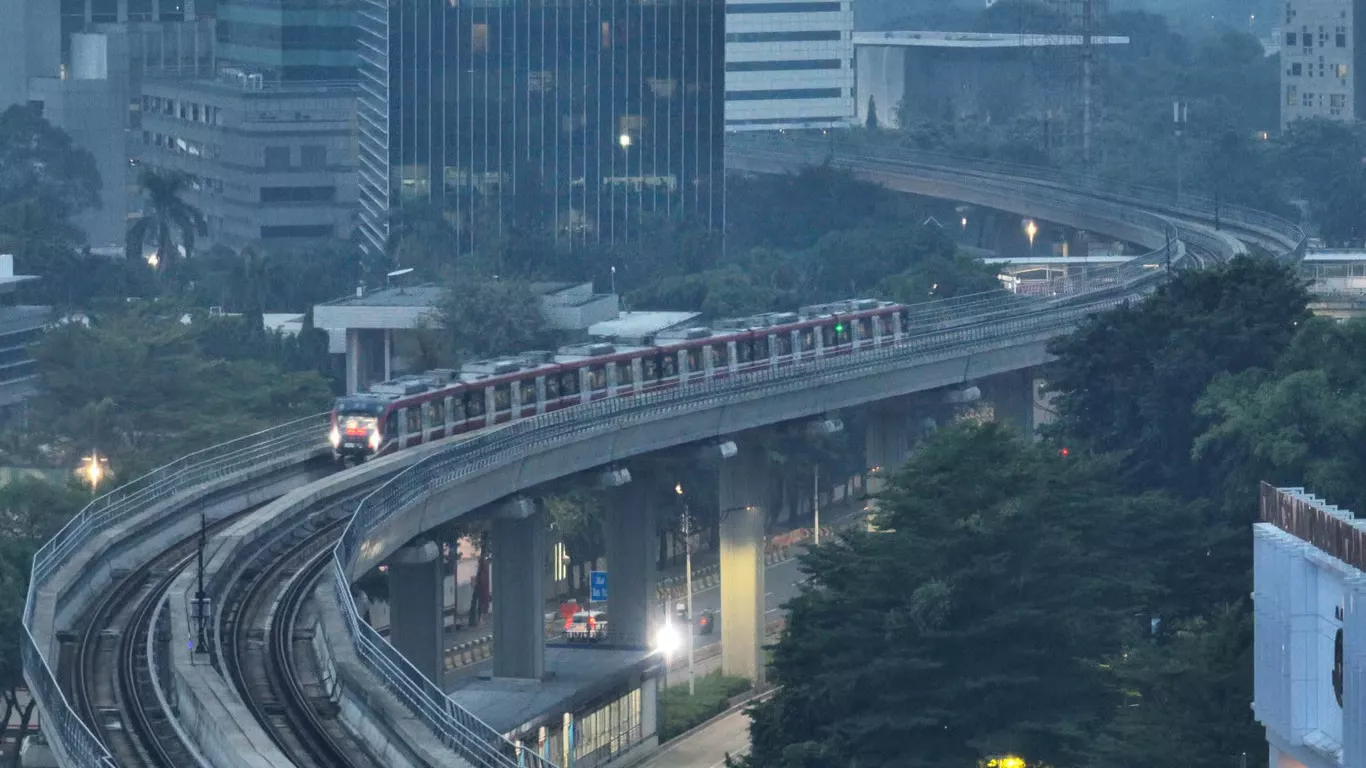 LRT Jabodebek Jaga Ketepatan Waktu di Atas 99% di Tengah Tingginya Mobilitas Perkotaan