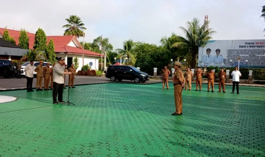 Bupati Barito Utara Tekankan Disiplin ASN di Apel Pagi