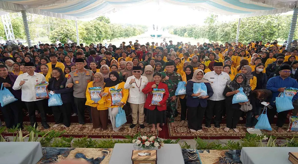 Gubernur Agustiar Sabran Bagikan 3.000 Paket Sembako Gratis kepada Mahasiswa
