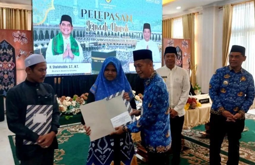 Shalahuddin Lepas Jamaah Umroh, Hadiah Prestasi MTQH ke-33 Kalteng