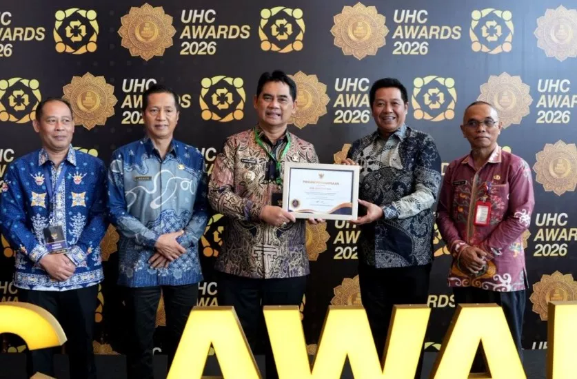 Pemkab Barut Terima UHC Awards Kategori Madya di Jakarta