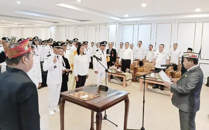 Lantik Pj Kades dan Anggota BPD, Begini Pesan Bupati Wiyatno