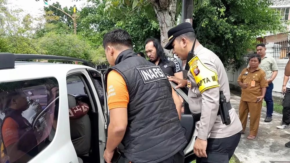 Memalukan! Tiga Mobil Tamu Gubernur Kalteng Jadi Korban Aksi Pecah Kaca