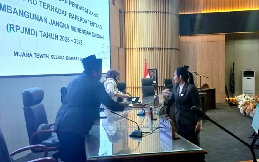  Fraksi PDI-P Setujui Raperda RPJMD Barito Utara 2025–2029