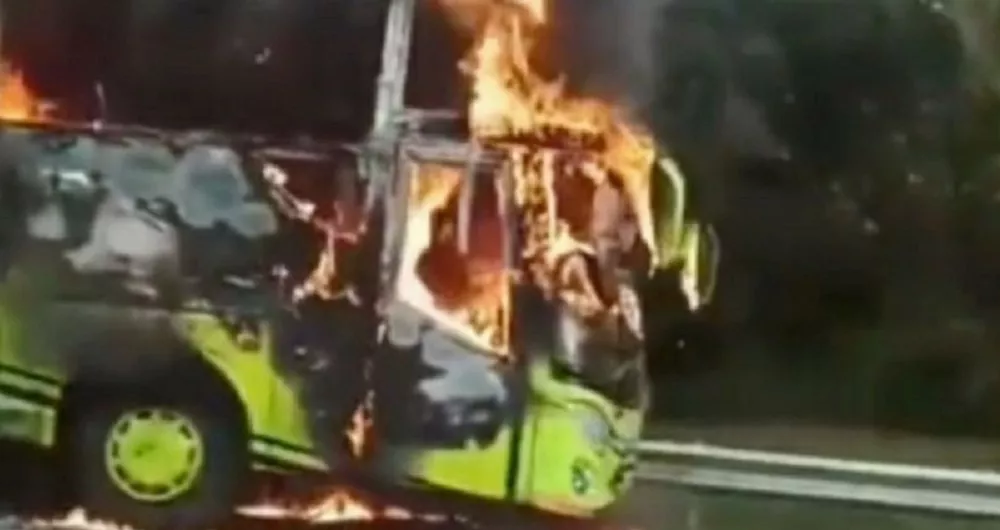 Arus Mudik Lebaran: Bus Parwisata Terbakar di Jalan Tol