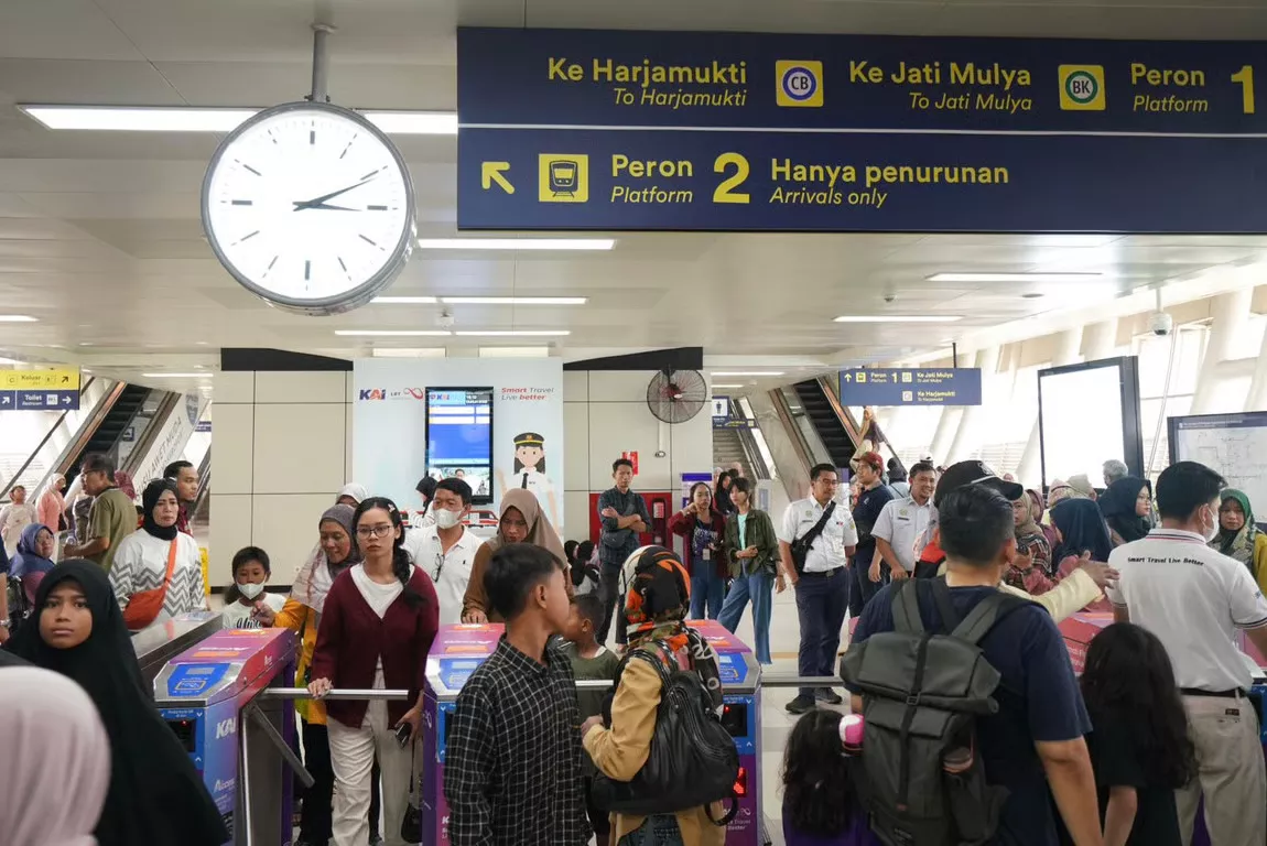 Mobilitas Ramadan Meningkat, Pengguna LRT Jabodebek Tembus 126 Ribu Penumpang per Hari