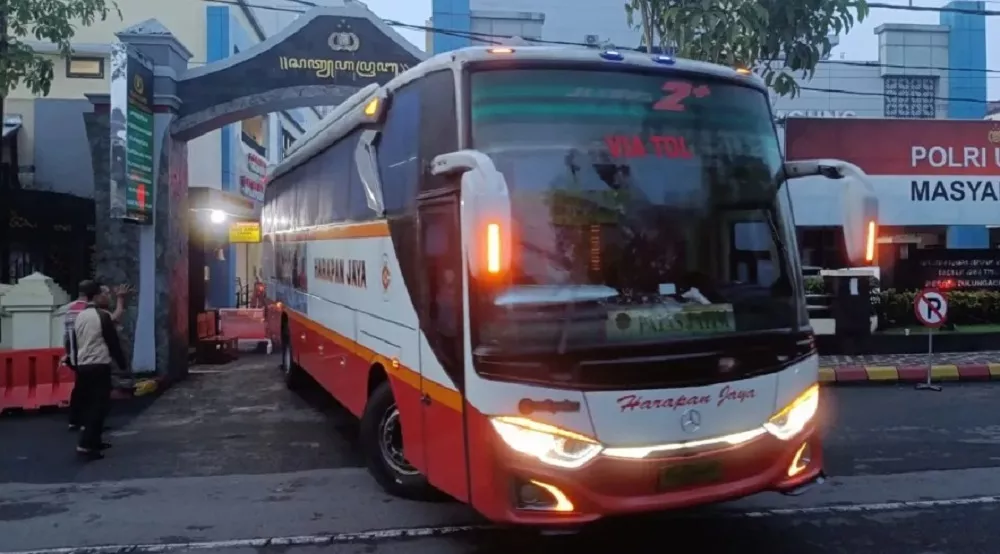 Naik Bus Harapan Jaya, 12 Pejabat Tulungagung Bukan Wisata, Tapi Diangkut KPK ke Surabaya