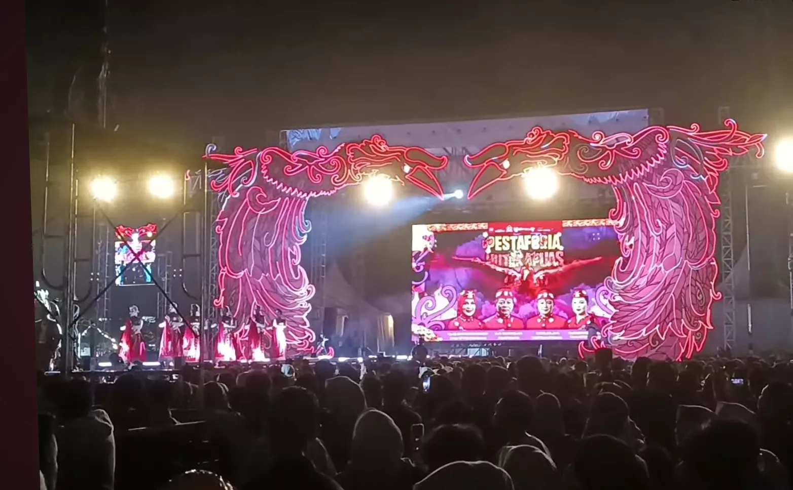 Pestaforia Kapuas 2026 Meriah, Ribuan Penonton Padati Stadion Panunjung Tarung