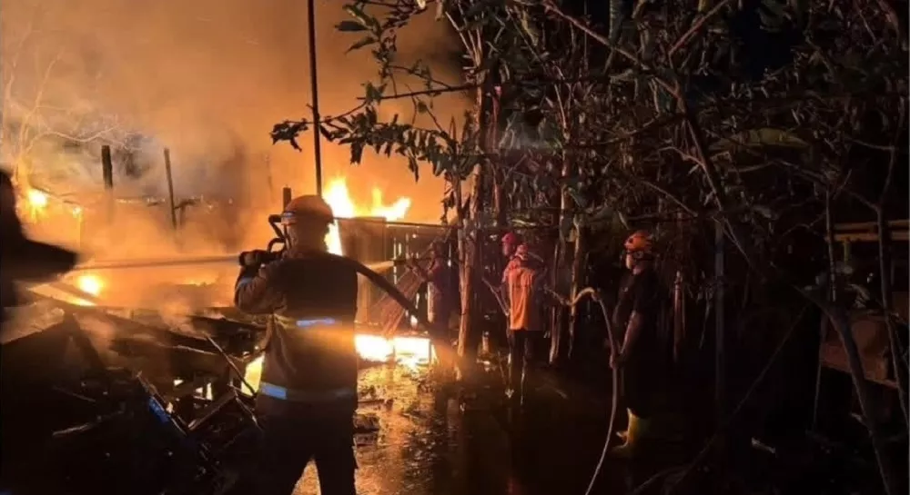 Kebakaran di Petung, Tiga Unit Bangunan Bengkel Milik Nita Yusmala Hangus Terbakar