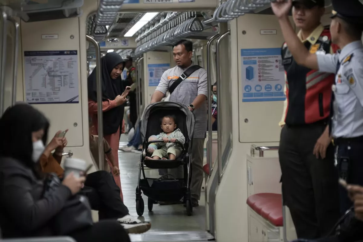 Tarif Maksimal 10.000, Siap Layani Pengguna LRT Jabodebek Saat Long Weekend Imlek
