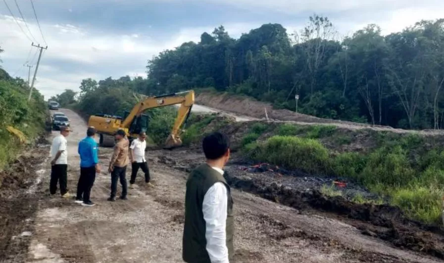 Pemkab Barito Utara Tangani Genangan Jalan